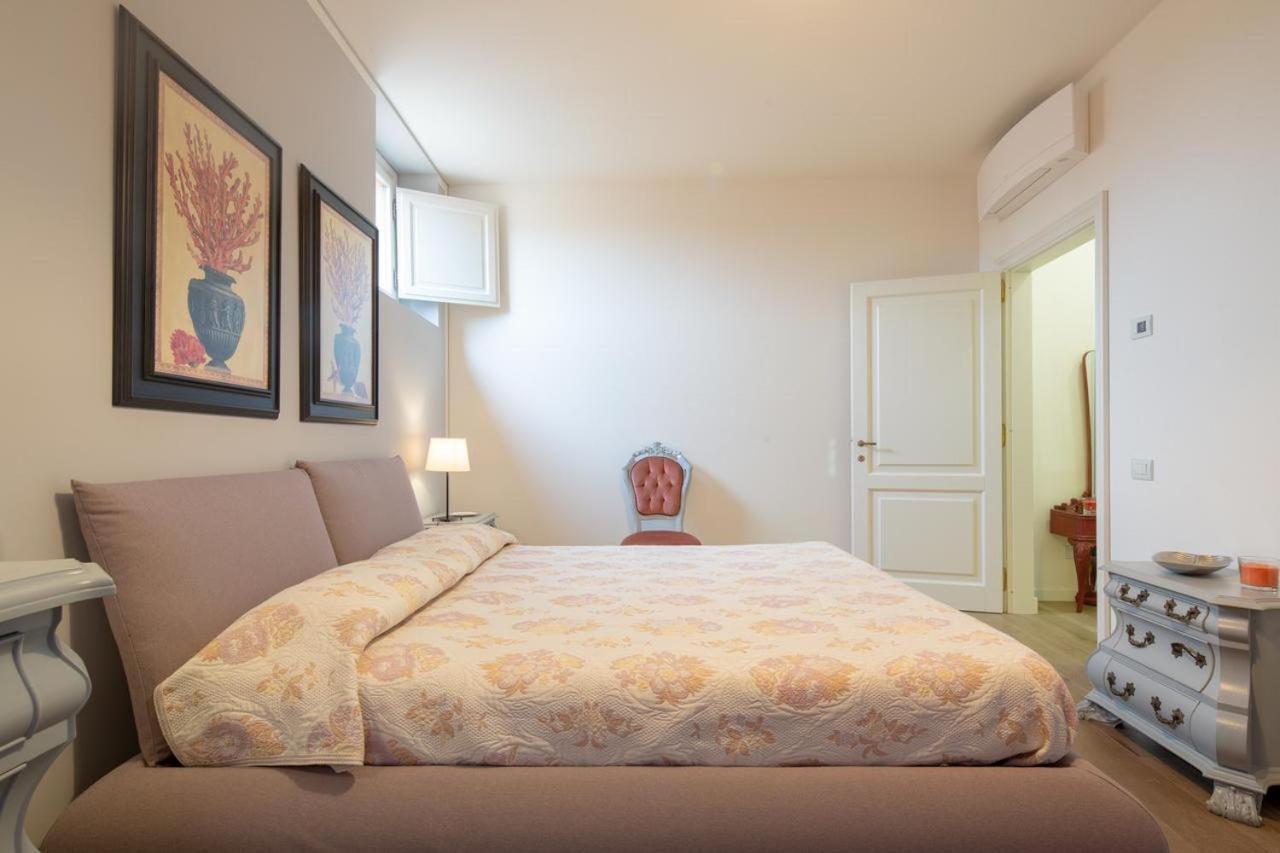 Stunning & Luxurious 1Br Apt 1 Min Walk By Duomo Firenze Bagian luar foto